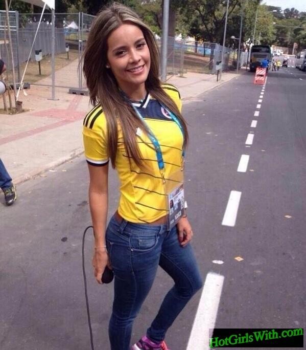 Sexy Latin Girl in Jeans