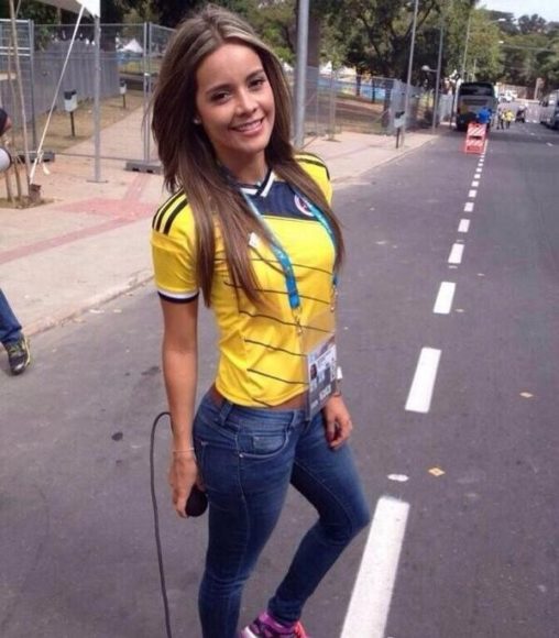 Sexy Latin Girl in Jeans